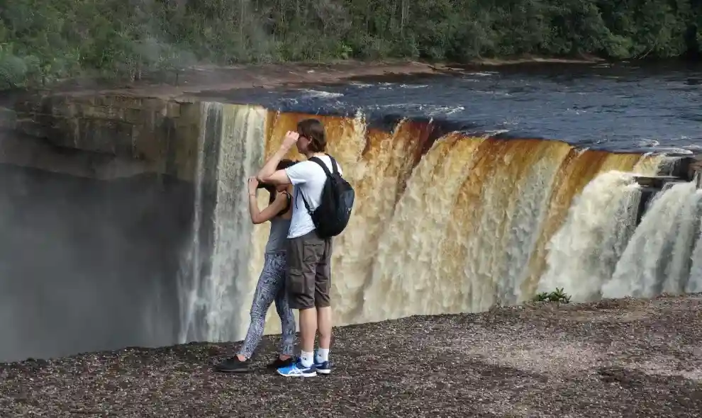 tourist in kaieteur falls tour